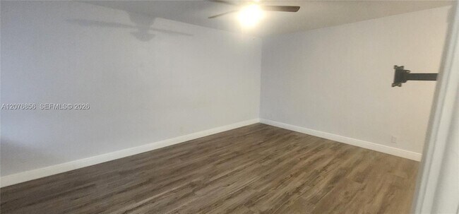 Building Photo - 1555 N 12th Ct