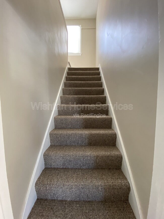 Building Photo - 427 W Murray St