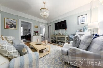 Building Photo - 2 Bed In Prime Brooklyn Heights