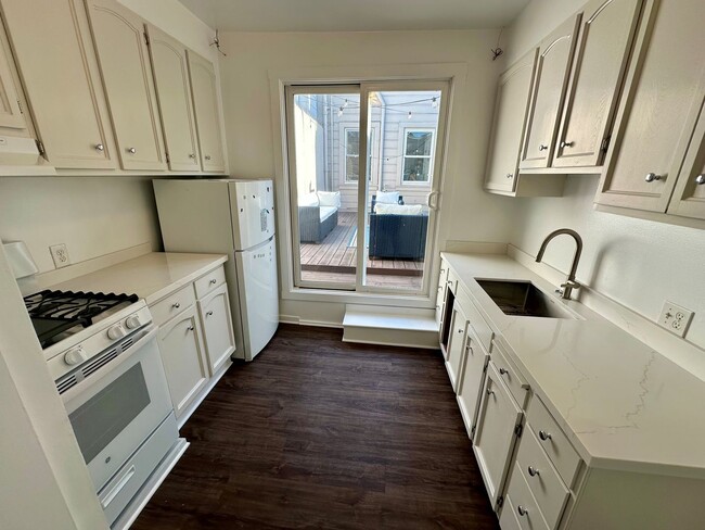 Photo - 2112 Lombard St Apartment