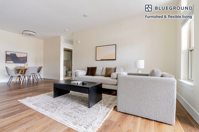 Foto del edificio - 1501 W Howard Ln