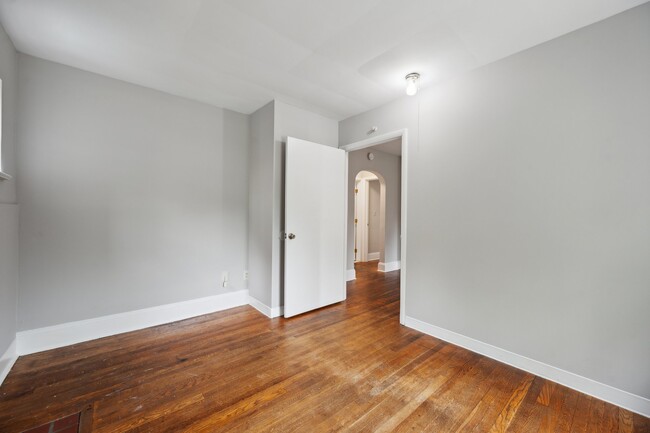 Foto del edificio - 4504 Guilford Rd