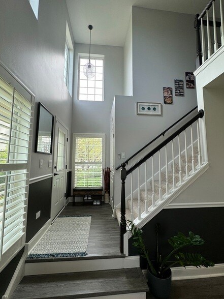 Foto del edificio - 15153 Laurel Ln