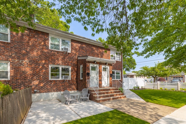 Building Photo - 165 Byrne Ave