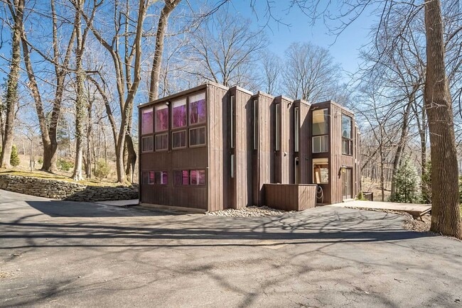 Building Photo - 20 Arrowhead Estates Ln