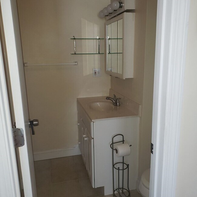 Foto del edificio - 398 North End Blvd