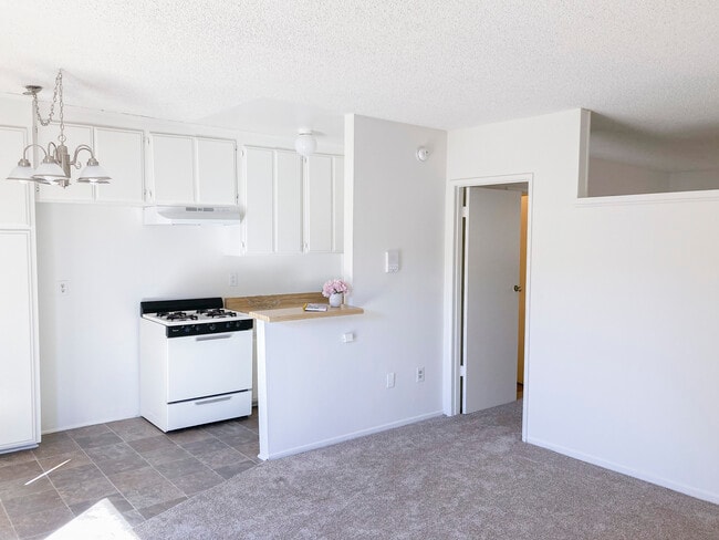 Building Photo - Woodman Court