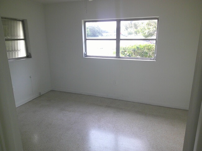Building Photo - 3076 Grand View Ave