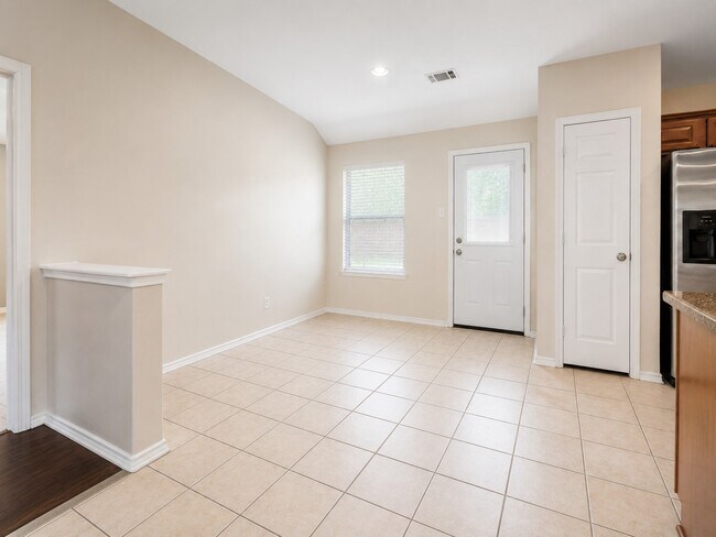 Foto del edificio - 136 Easton Glen Ln