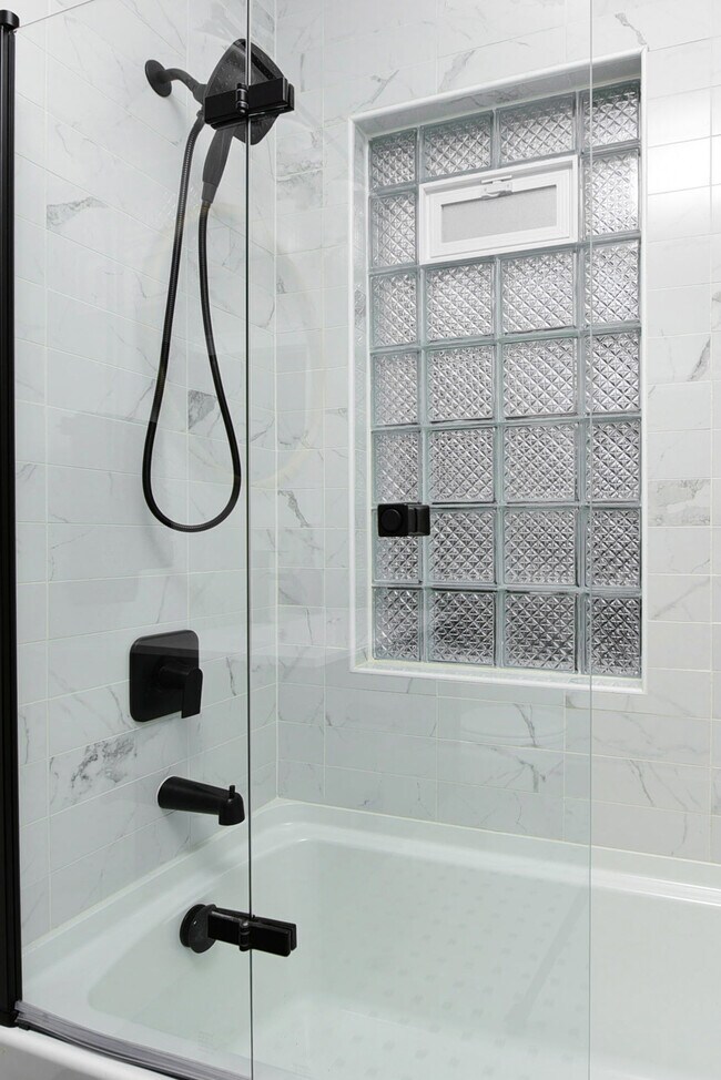 Foto del edificio - 5702 Herman Ave