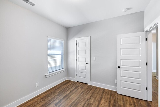 Foto del edificio - The Cottages on Weaver Ave.