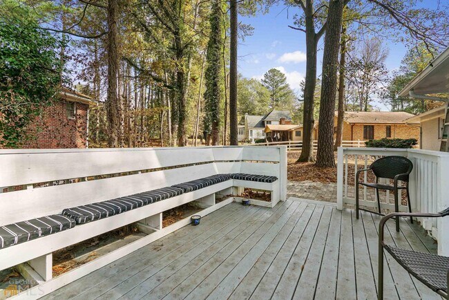 Foto del edificio - 1357 Oakcrest Dr SW