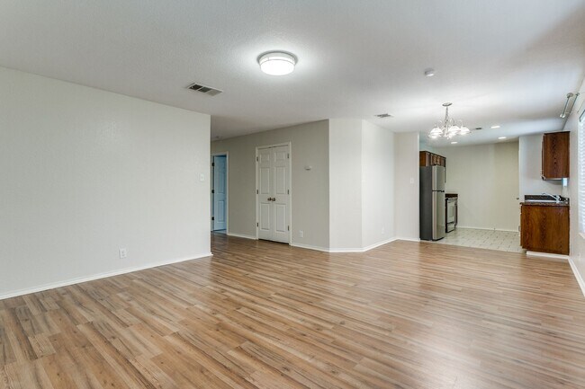 Building Photo - UNIVERSAL CITY 3-BEDROOM HOME ON CUL DE SAC
