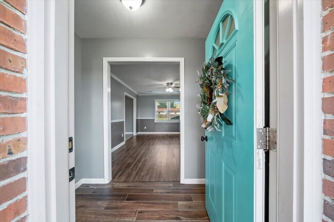 Foto del edificio - 9496 Holly Grove Rd