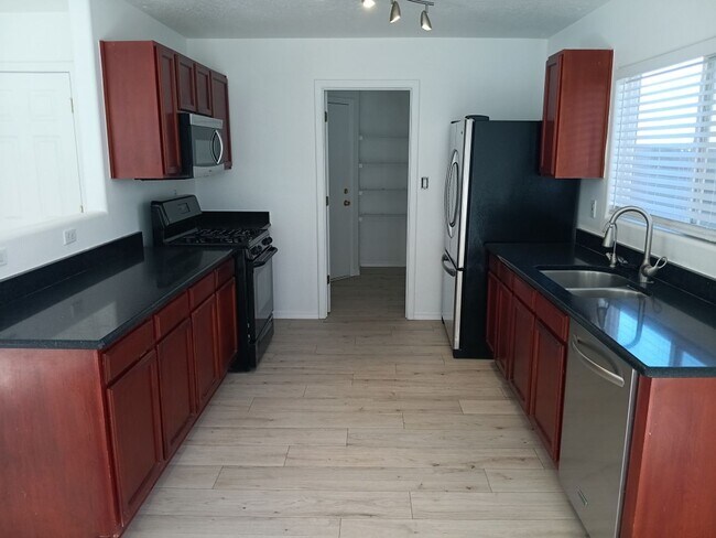 Foto del edificio - 3 Bedroom, 2.25 Bathroom Home! Schedule a Showing Today!