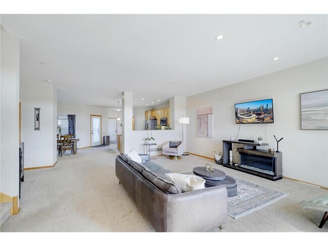 Foto del edificio - 12370 Lakeview Dr N