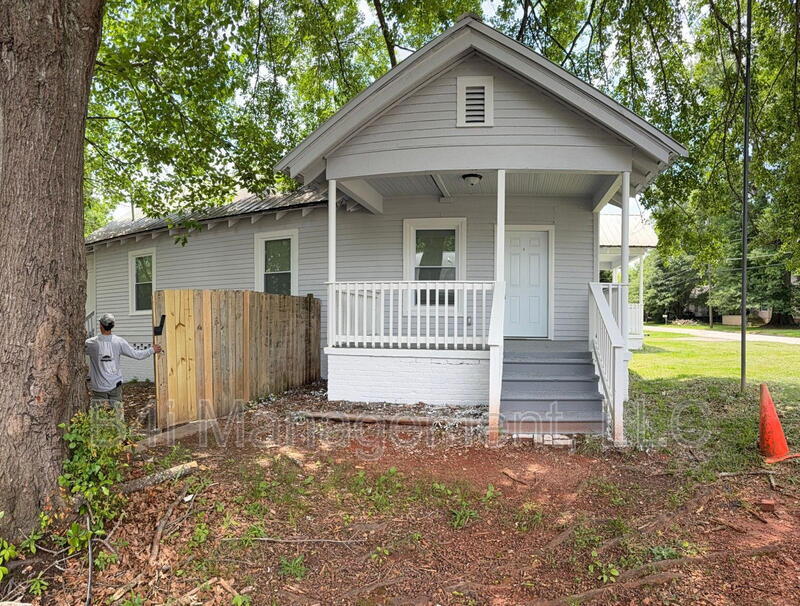 Foto principal - 422 Lakeview St