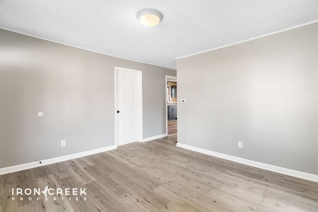 Building Photo - 16 Pelzer St