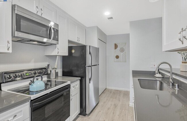 Foto del edificio - 7595 Canyon Meadows Cir