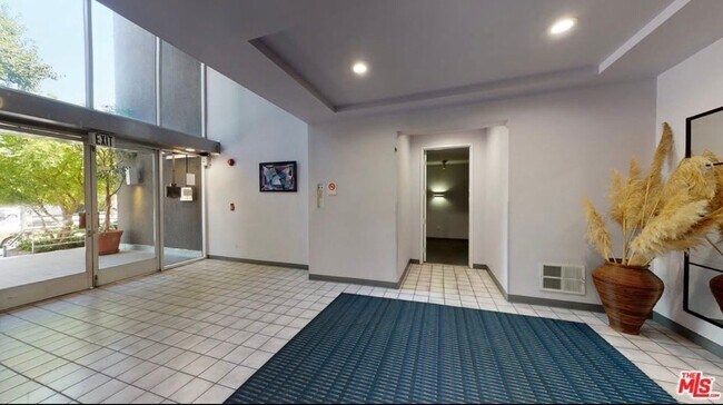 Foto del edificio - 5151 Balboa Blvd
