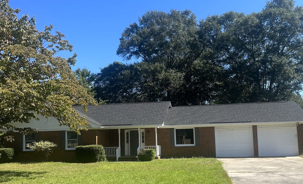 Primary Photo - 949 Twin Lakes Dr