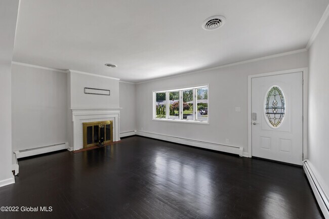 Building Photo - 11 W Glenwood Dr