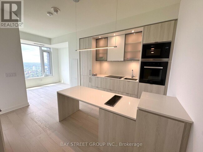 Photo du bâtiment - 11-3511 Yorkville Ave