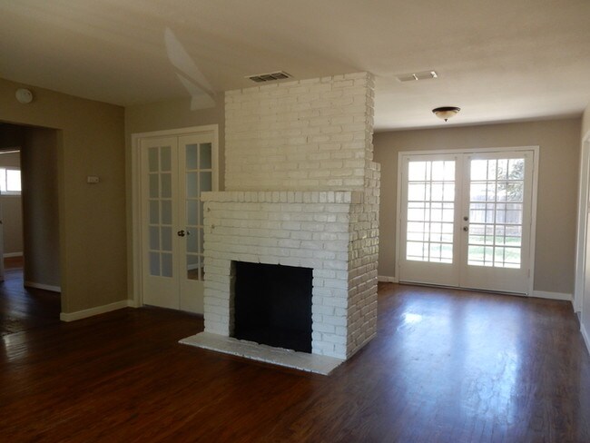 Building Photo - 3232 Montclaire St