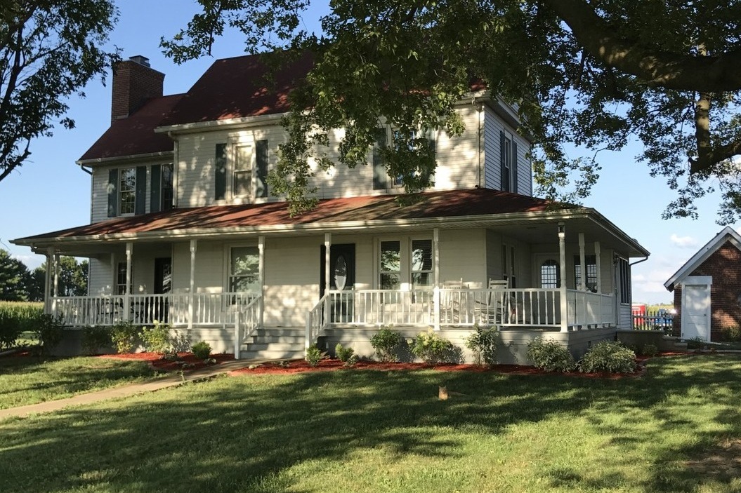 Frente (exterior) - Graduate Student Farmhouse at UIUC