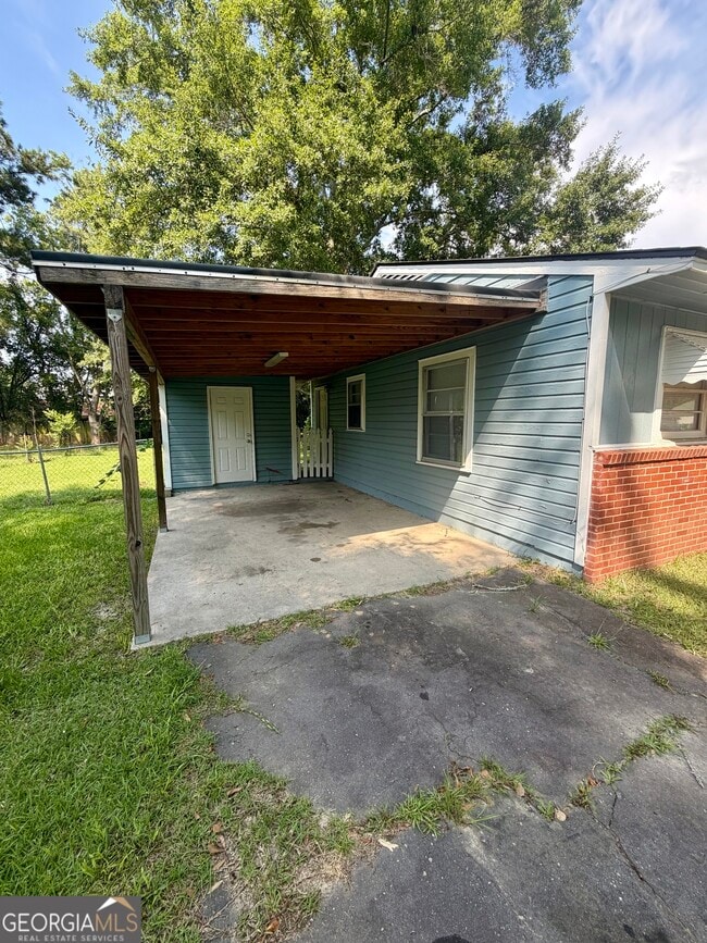 Building Photo - 208 Crescent Dr