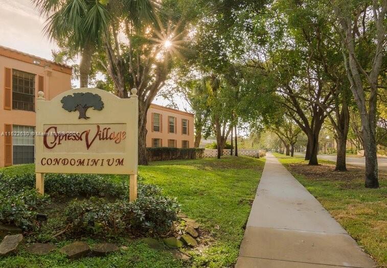 Foto principal - 7204 Fairway Dr