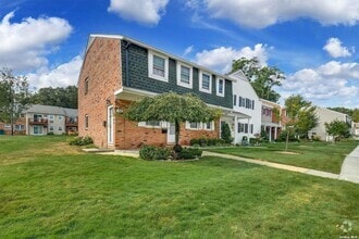 Building Photo - 451 Village Dr