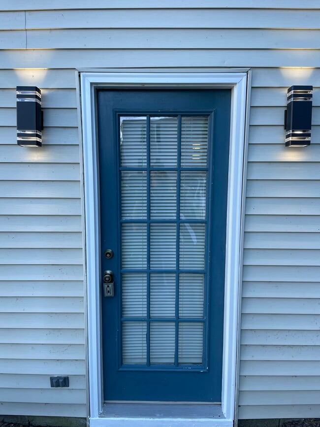 Building Photo - 3544 Clover Meadows Dr