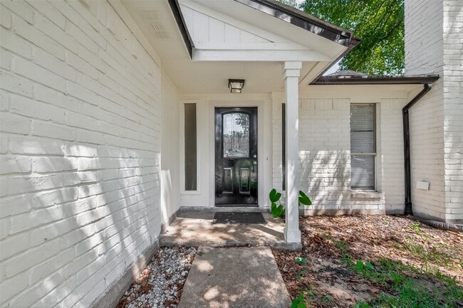Building Photo - 3207 Glade Springs Dr