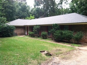 Building Photo - 631 Westcott Dr