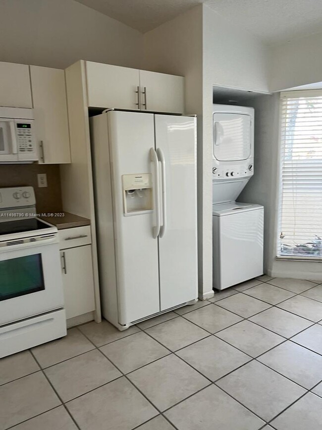 Building Photo - 1004 San Remo Cir