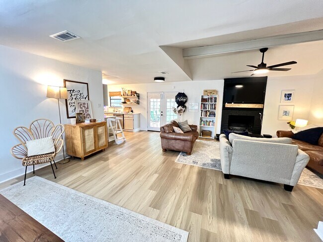 Building Photo - 1610 Smith Dr