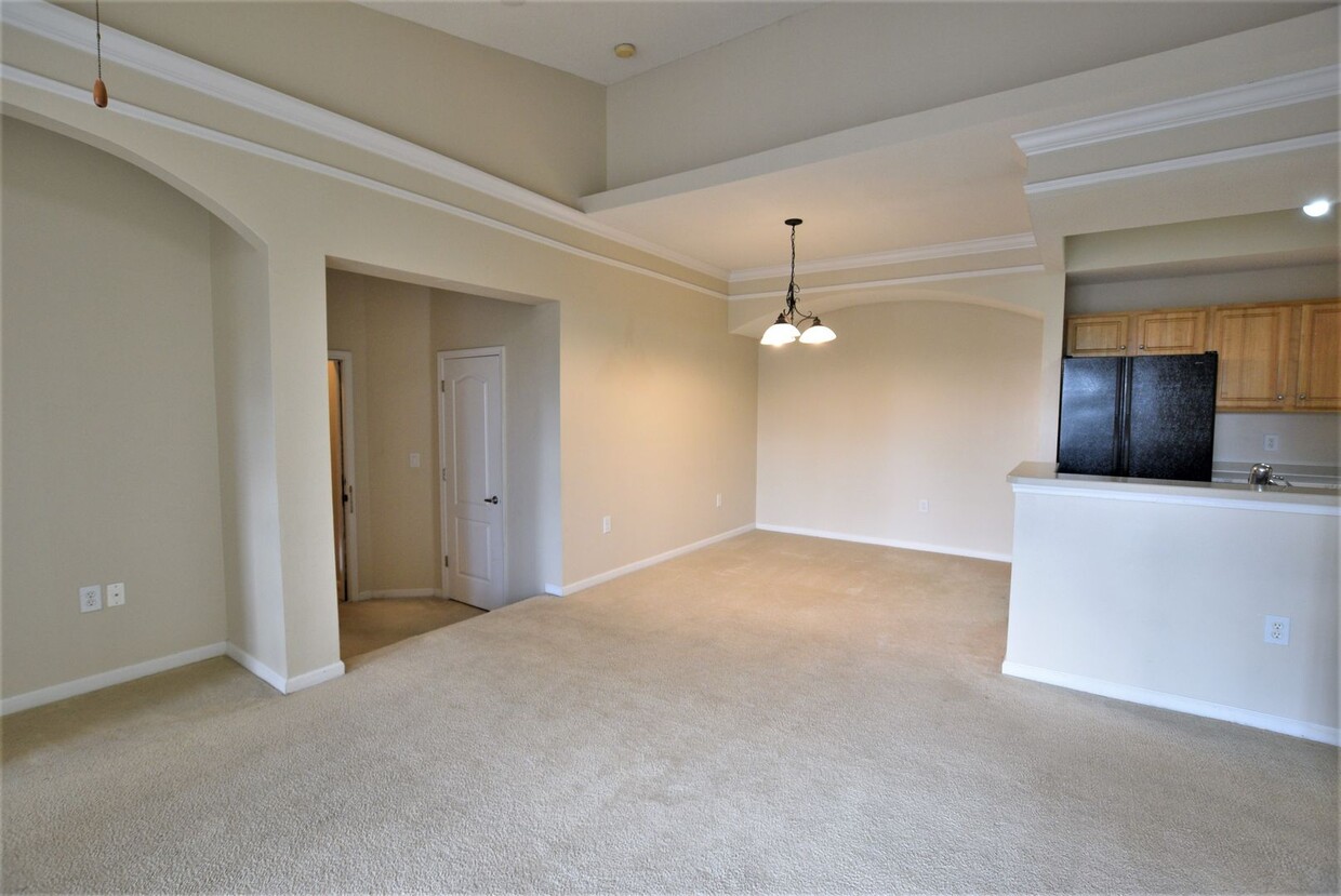 Foto principal - SPACIOUS 2 bed 2 bath Hunters Creek CONDO ...