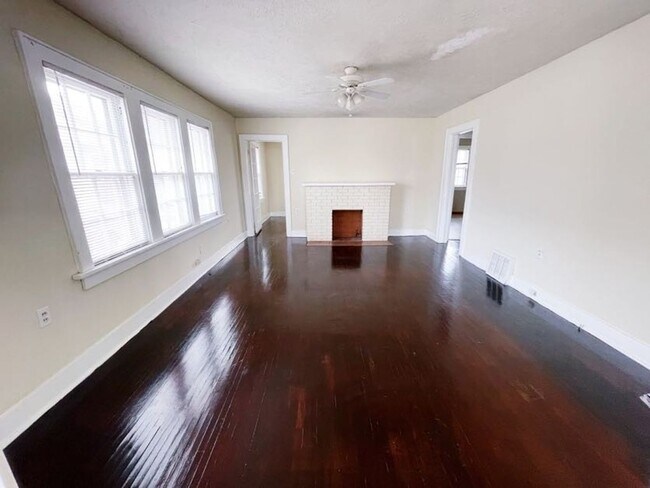 Foto del edificio - 2 bedroom home in great neighborhood
