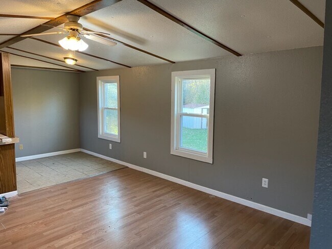 Foto del edificio - 50 Twin Oaks Park Dr