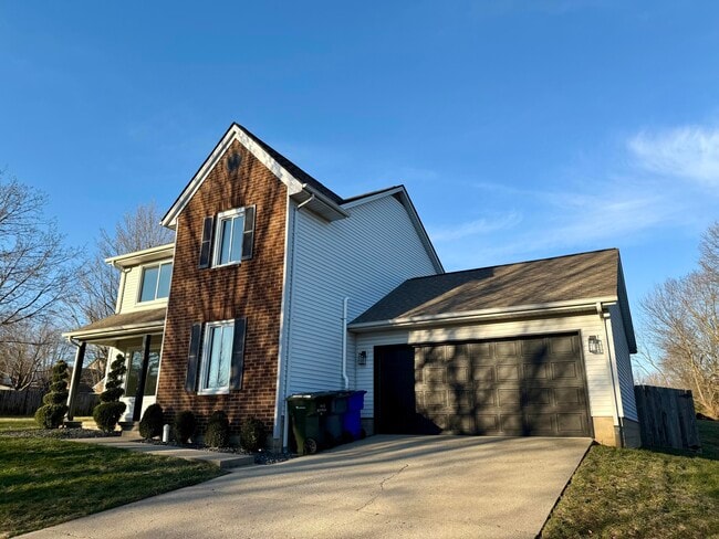 Building Photo - 2613 Ashbrooke Dr