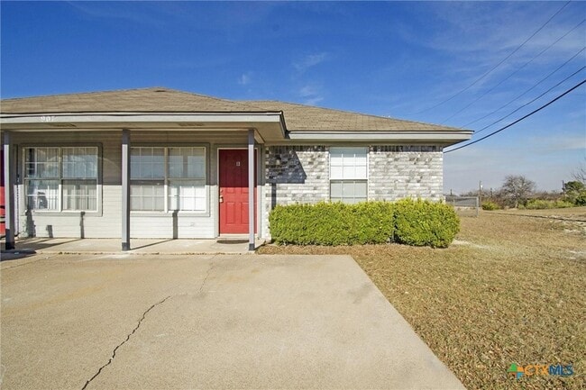Building Photo - 907 North Dr