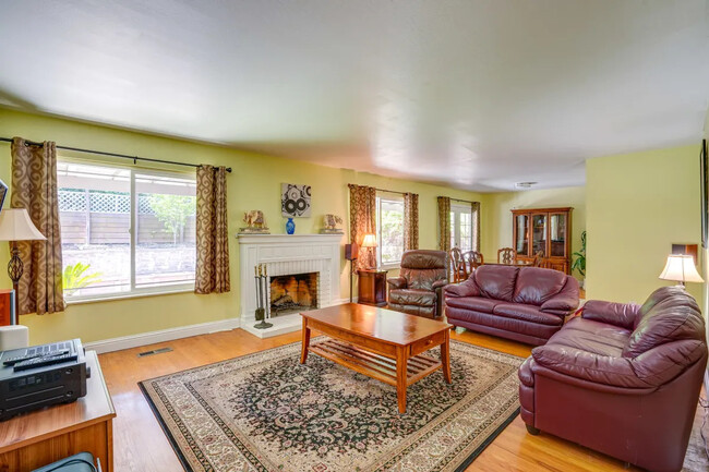 Building Photo - 1817 Sereno Dr