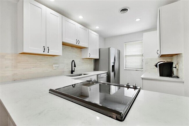 Building Photo - 1135 Barton Hills Dr