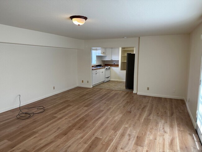 Foto del edificio - 5348 Elrose Ave