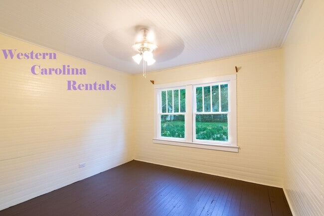 Building Photo - Historic House Looking over the beautiful Town of Sylva $1800