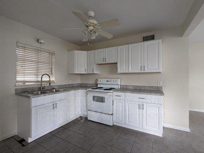 Building Photo - 1318 Divot Ln