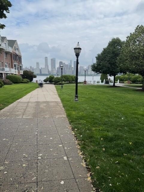 Foto del edificio - 490 Fulton Ct