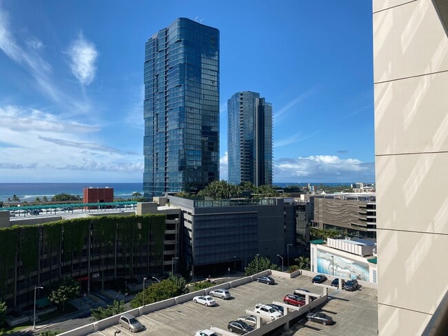 Building Photo - Live, Work & Play in the Heart of Honolulu...