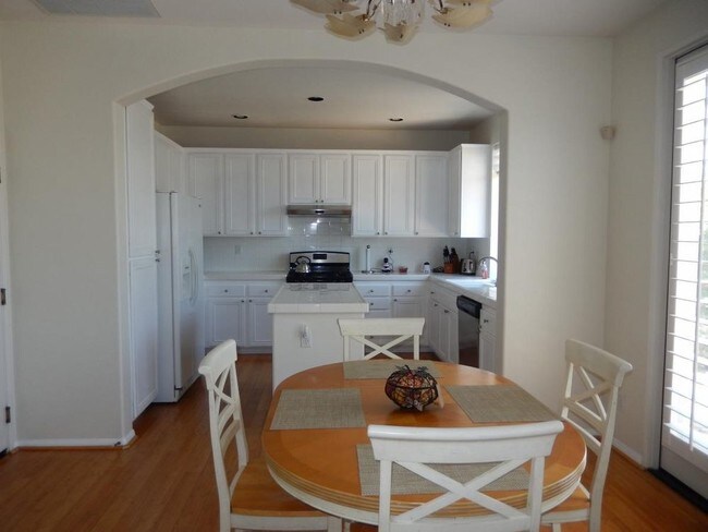 Foto del edificio - 3707 Azimuth Pl